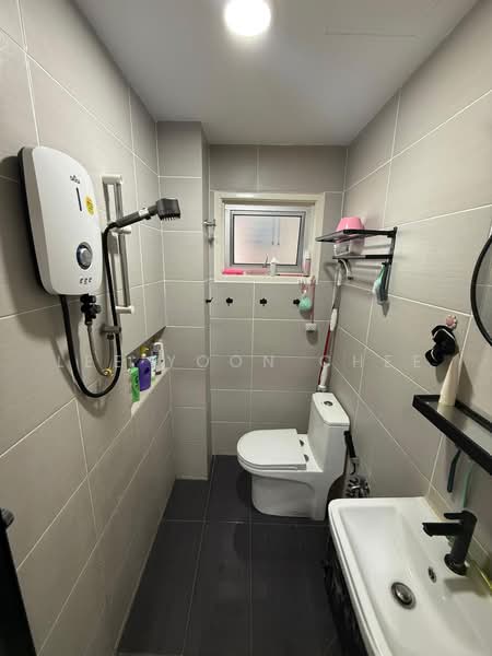 Apartment for Sale at Sri Putra II Apartment - Lee Yoon Chee - Bathroom - PropertyGuru.com.my