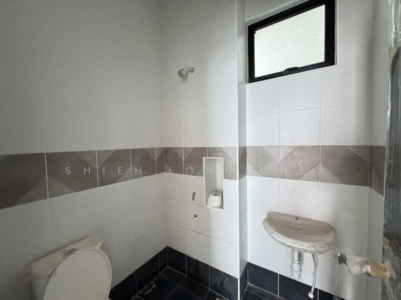 2-storey Terraced House for Sale in Taman Austin Duta (Tebrau) - Shieh Long Chen - Bathroom - PropertyGuru.com.my