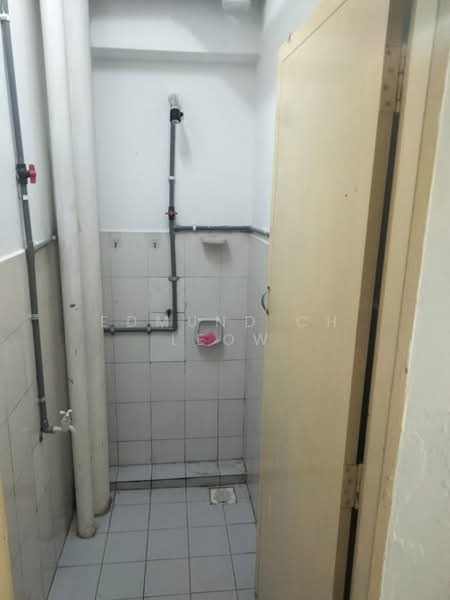 Batai Apartment untuk Untuk Dijual - RM 180,000, Mac 2026 - Bathroom - PropertyGuru.com.my