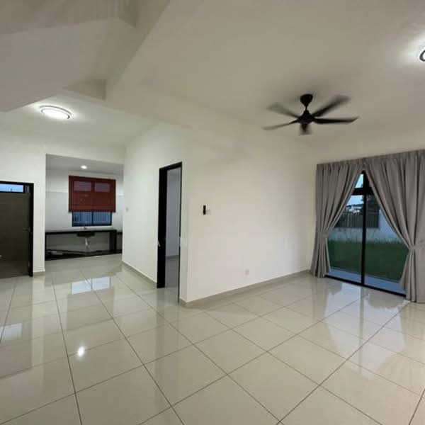 2-storey Terraced House for Sale in Bandar Cemerlang (Ulu Tiram) - Fan Fan - Living Room - PropertyGuru.com.my