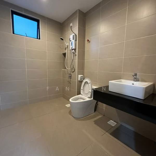 2-storey Terraced House for Sale in Bandar Cemerlang (Ulu Tiram) - Fan Fan - Bathroom - PropertyGuru.com.my