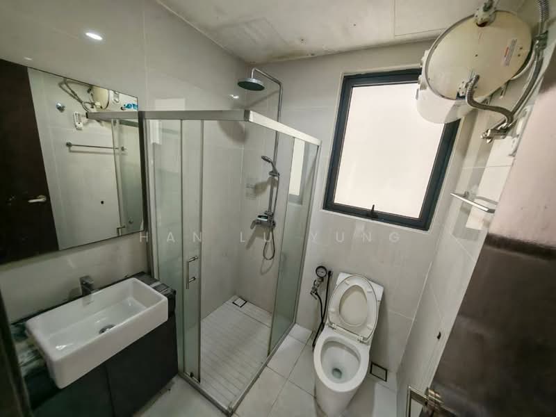 Amberside @ Country Garden Danga Bay untuk Untuk Disewa - RM 2,200 /bulan, Mac 2026 - Bathroom - PropertyGuru.com.my