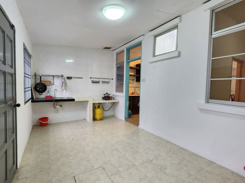Taman Setia Indah Terrace House For Sale untuk Untuk Dijual - RM 670,000, Mac 2026 - Kitchen - PropertyGuru.com.my