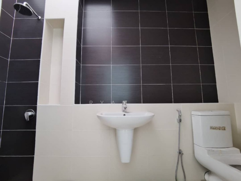 Semi-Detached House for Sale in Setia Alam (Selangor) - Ryan . - Bathroom - PropertyGuru.com.my