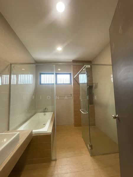 Semi-Detached House for Sale in Telok Panglima Garang (Selangor) - Fiona Lee - Bathroom - PropertyGuru.com.my