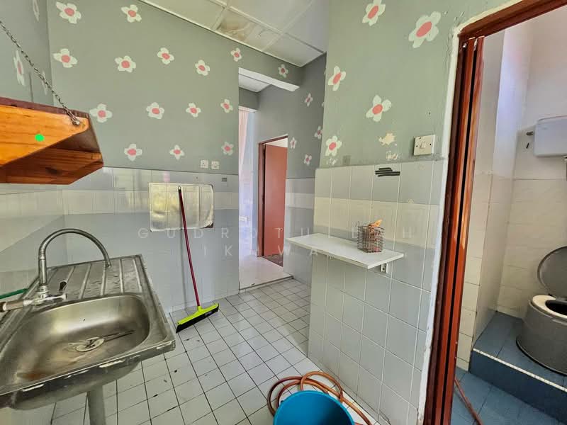 1-storey Terraced House for Sale in Bandar Baru Bangi (Selangor) - Gudrotullah Ikhwan - Bathroom - PropertyGuru.com.my