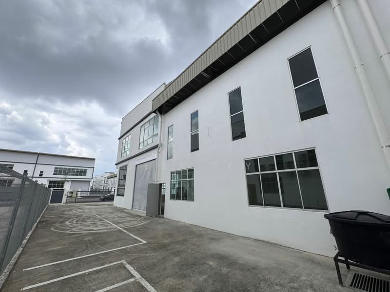 2 Story Cluster Corner Factory @ Selatan industrial park JB untuk Untuk Disewa - RM 12,500 /bulan, Mac 2026 - Exterior - PropertyGuru.com.my