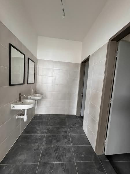 2 Story Cluster Corner Factory @ Selatan industrial park JB untuk Untuk Disewa - RM 12,500 /bulan, Mac 2026 - Bathroom - PropertyGuru.com.my