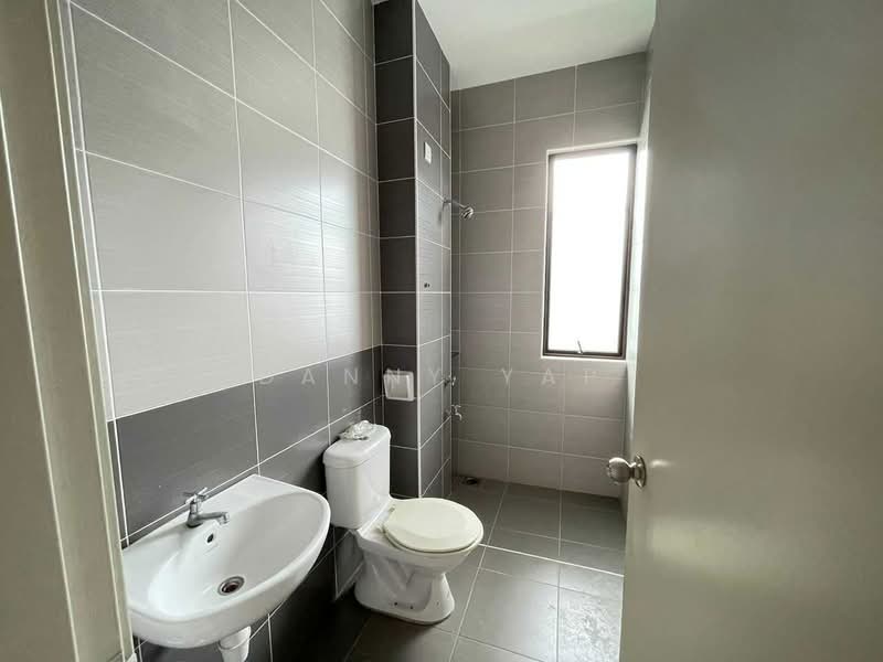 Cluster House for Sale in Taman Adda Heights (Tebrau) - Danny Yap - Bathroom - PropertyGuru.com.my
