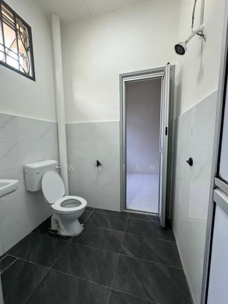 Lily @ Taman Bestari Indah untuk Untuk Dijual - RM 618,000, Mac 2026 - Bathroom - PropertyGuru.com.my