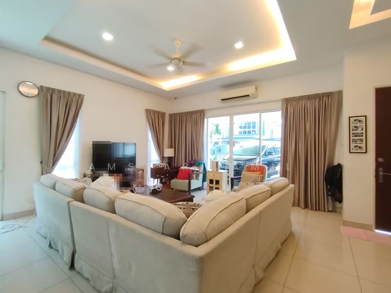 Cluster House for Sale in Setia Alam (Selangor) - Amsyar Jamil - Living Room - PropertyGuru.com.my