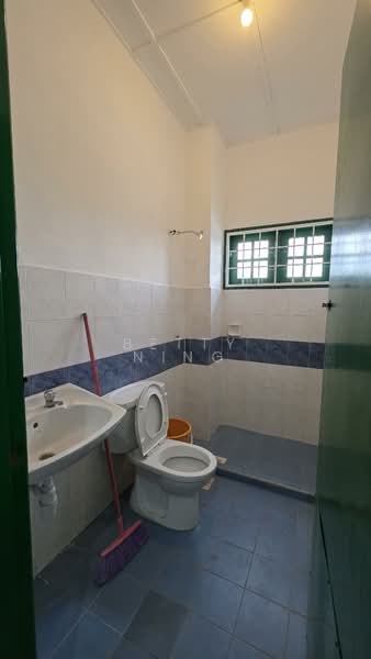 2-storey Terraced House for Rent in Puchong (Selangor) - Betty Ning - master bathroom - PropertyGuru.com.my