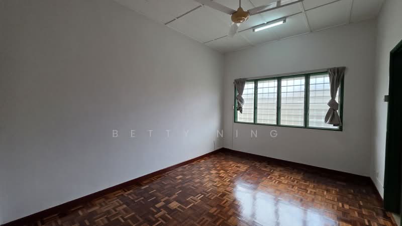 2-storey Terraced House for Rent in Puchong (Selangor) - Betty Ning - bedroom #3 (left) - PropertyGuru.com.my