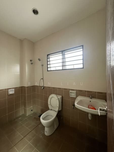 Semi-Detached House for Rent in Taman Sri Andalas (Klang) - Rain Liau - Bathroom - PropertyGuru.com.my