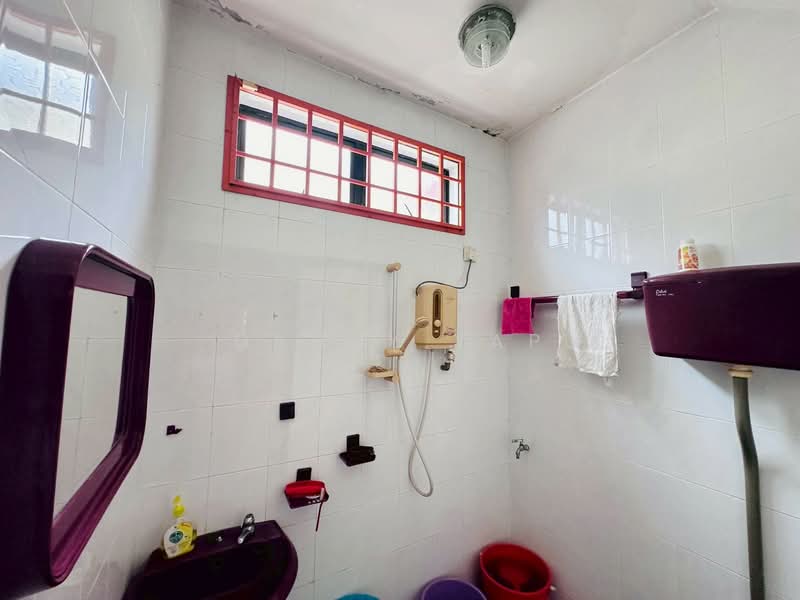 1-storey Terraced House for Sale in Taman Damai Jaya (Skudai) - Danny Yap - Bathroom - PropertyGuru.com.my
