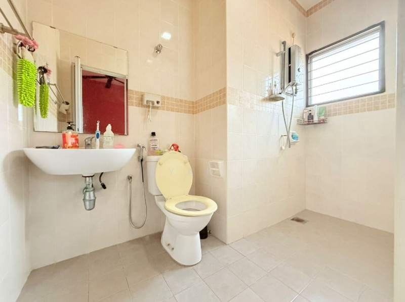Semi-Detached House for Sale in Setia Alam (Selangor) - Ryan . - Bathroom - PropertyGuru.com.my