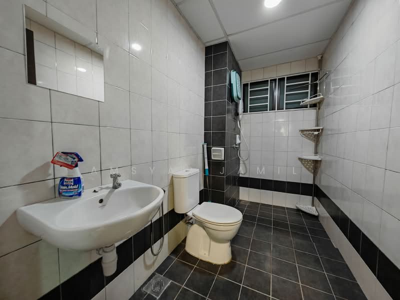 Condominium for Rent at Indah Alam (Subang Andaman) - Amsyar Jamil - Bathroom - PropertyGuru.com.my