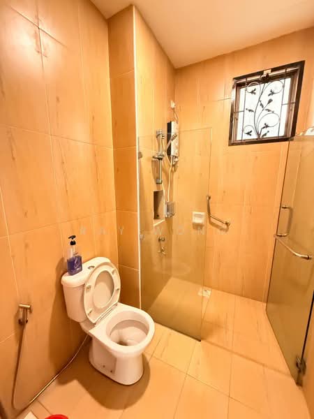 Link Bungalow for Rent in Taman Mount Austin (Tebrau) - Ray Wong - Bathroom - PropertyGuru.com.my