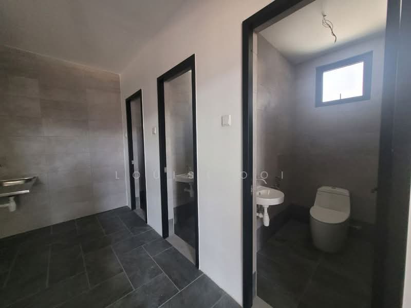 Factory for Rent in Kapar (Selangor) - Louise Ooi - Bathroom - PropertyGuru.com.my