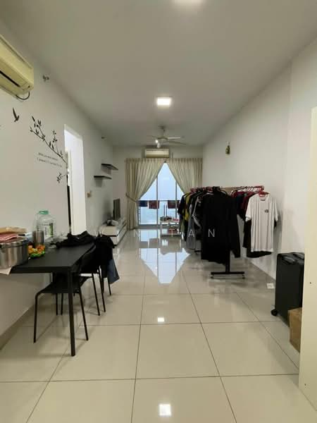 Austin Suites (Permata Austin) untuk Untuk Dijual - RM 350,000, Mac 2026 - Living Room - PropertyGuru.com.my