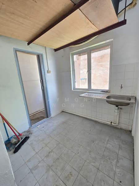 Rumah Flat untuk Dijual di Bandar Damai Perdana (Low Cost) - Raymond Wong - Kitchen - PropertyGuru.com.my