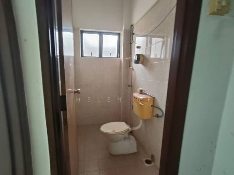 Shop for Rent in Ujong Pasir (Melaka) - Helen BF - Bathroom - PropertyGuru.com.my