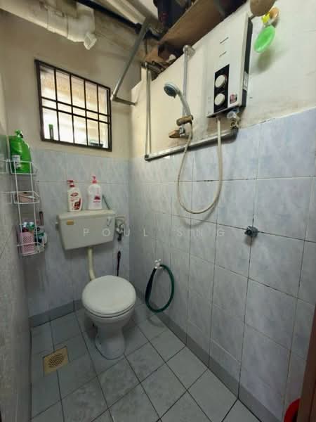 Flat for Sale at Taman Tan Sri Yaacob - Poul Sng - Bathroom - PropertyGuru.com.my