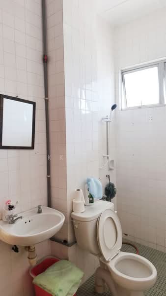 Semi-Detached House for Sale in Tampoi (Johor) - KK Low - Bathroom - PropertyGuru.com.my