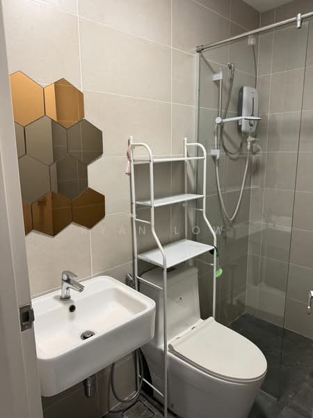 Servis Apartment untuk Disewa di Far East - Ryan Low - Bathroom - PropertyGuru.com.my