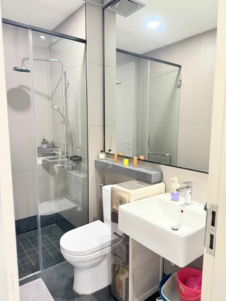 Service Residence for Rent at Bloomsvale Menara Vista Petaling - Yen Alice - Bathroom 2 - PropertyGuru.com.my