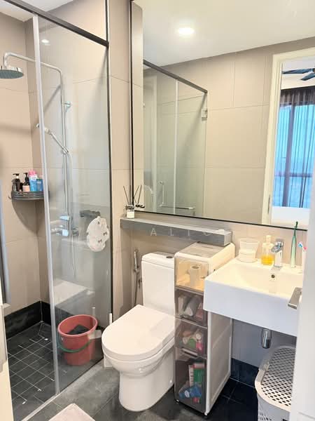 Service Residence for Rent at Bloomsvale Menara Vista Petaling - Yen Alice - Master Bathroom - PropertyGuru.com.my