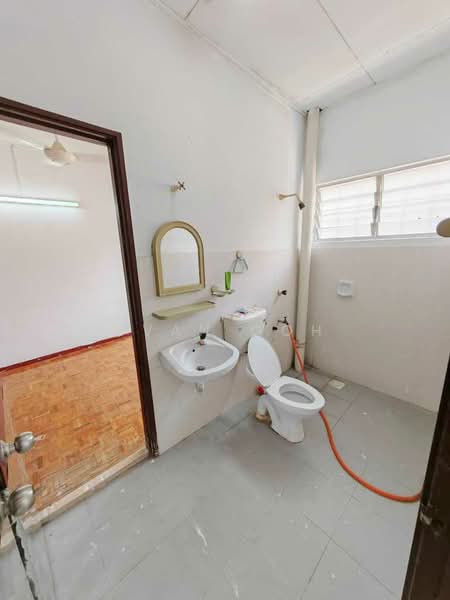 Saujana Puchong SP10 Corner untuk Untuk Dijual - RM 650,000, Mac 2026 - Bathroom - PropertyGuru.com.my