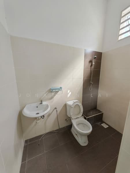 Taman Merbau Indah untuk Untuk Dijual - RM 650,000, Mac 2026 - Bathroom - PropertyGuru.com.my