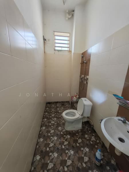 Taman Merbau Indah untuk Untuk Dijual - RM 650,000, Mac 2026 - Bathroom - PropertyGuru.com.my