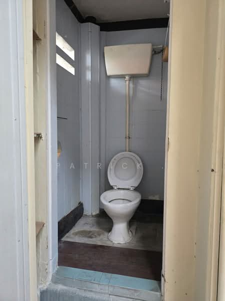 Shop / Office for Rent in Jelutong (Penang) - Patrick . - Bathroom - PropertyGuru.com.my