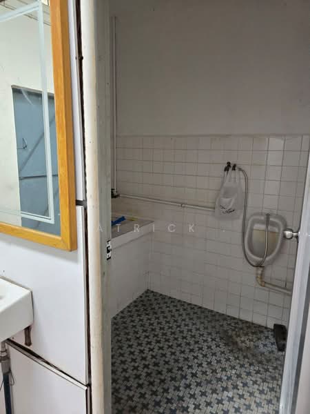 Shop / Office for Rent in Jelutong (Penang) - Patrick . - Bathroom - PropertyGuru.com.my