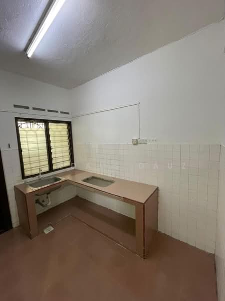 Taman Puchong Intan untuk Untuk Disewa - RM 1,800 /bulan, Mac 2026 - Kitchen - PropertyGuru.com.my