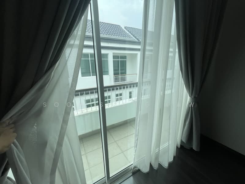 Rumah Teres 2-Tingkat untuk Dijual di Eco Majestic (Semenyih) - Soon Sheng Law - Balcony - PropertyGuru.com.my