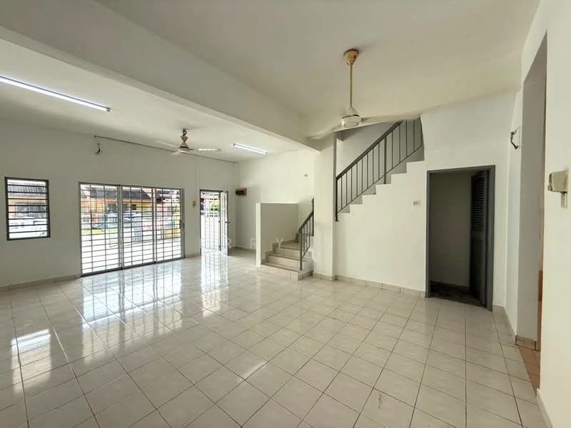 2-storey Terraced House for Sale in Kajang (Selangor) - Terry Yee - Living Room - PropertyGuru.com.my