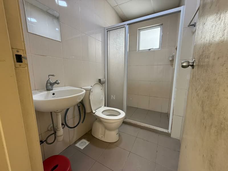 OUG Parklane untuk Untuk Disewa - RM 1,200 /bulan, Mac 2026 - Bathroom - PropertyGuru.com.my