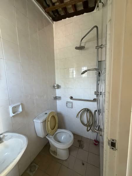 Taman Overseas Union (Taman Oug) untuk Untuk Dijual - RM 1,800,000, Mac 2026 - Bathroom - PropertyGuru.com.my