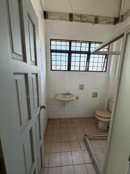 Taman Overseas Union (Taman Oug) untuk Untuk Dijual - RM 1,800,000, Mac 2026 - Bathroom - PropertyGuru.com.my