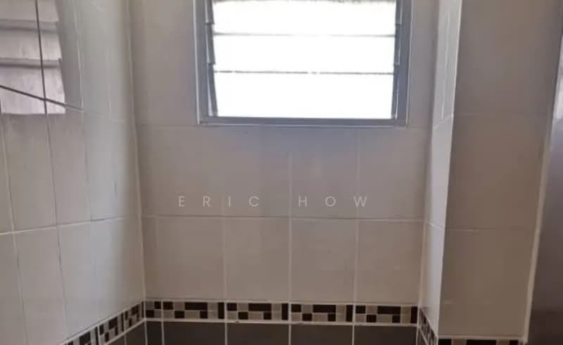 Office for Rent in Bandar Puteri Puchong (Puchong) - Eric How - Bathroom - PropertyGuru.com.my