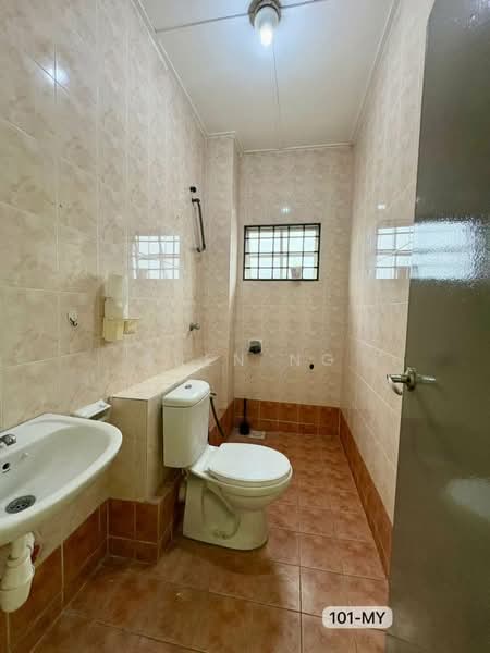 2-storey Terraced House for Sale in Bandar Bukit Tinggi 2 (Klang) - Suen Ng - Bathroom - PropertyGuru.com.my