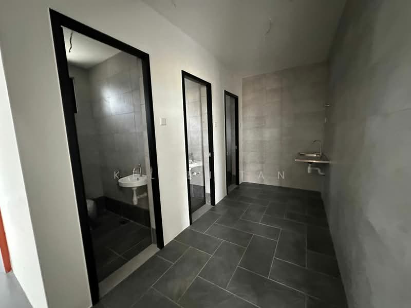Semi-D Factory for Rent in Kapar (Selangor) - Kelven Tan - Bathroom - PropertyGuru.com.my