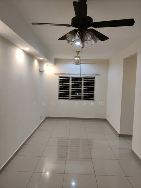 Putra Suria Residence untuk Untuk Dijual - RM 300,000, Mac 2026 - Living Room - PropertyGuru.com.my