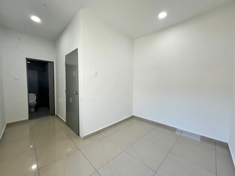 2-storey Terraced House for Sale in Taman Bukit Kempas (Tampoi) - Desmond Lee - Interior - PropertyGuru.com.my