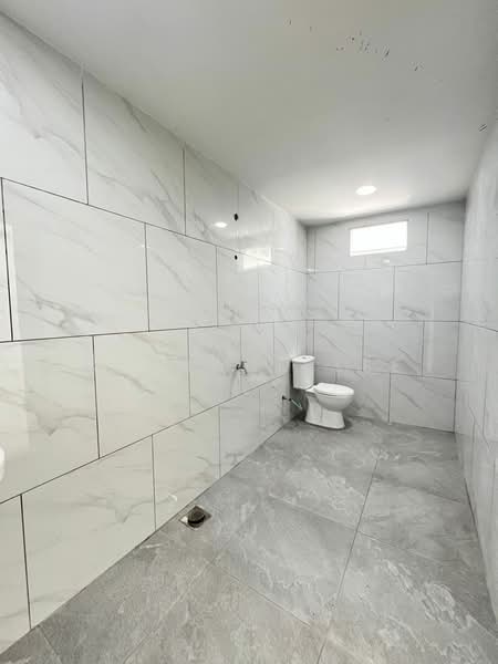 2-storey Terraced House for Sale in Taman Bukit Kempas (Tampoi) - Desmond Lee - Bathroom - PropertyGuru.com.my