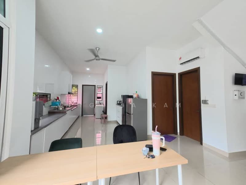 Bukit Suria Garden Village untuk Untuk Disewa - RM 950 /bulan, Mac 2026 - Kitchen - PropertyGuru.com.my