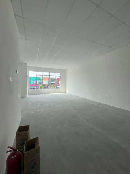 Shop for Rent in Puncak Alam (Selangor) - Rohana Ishak - Interior - PropertyGuru.com.my